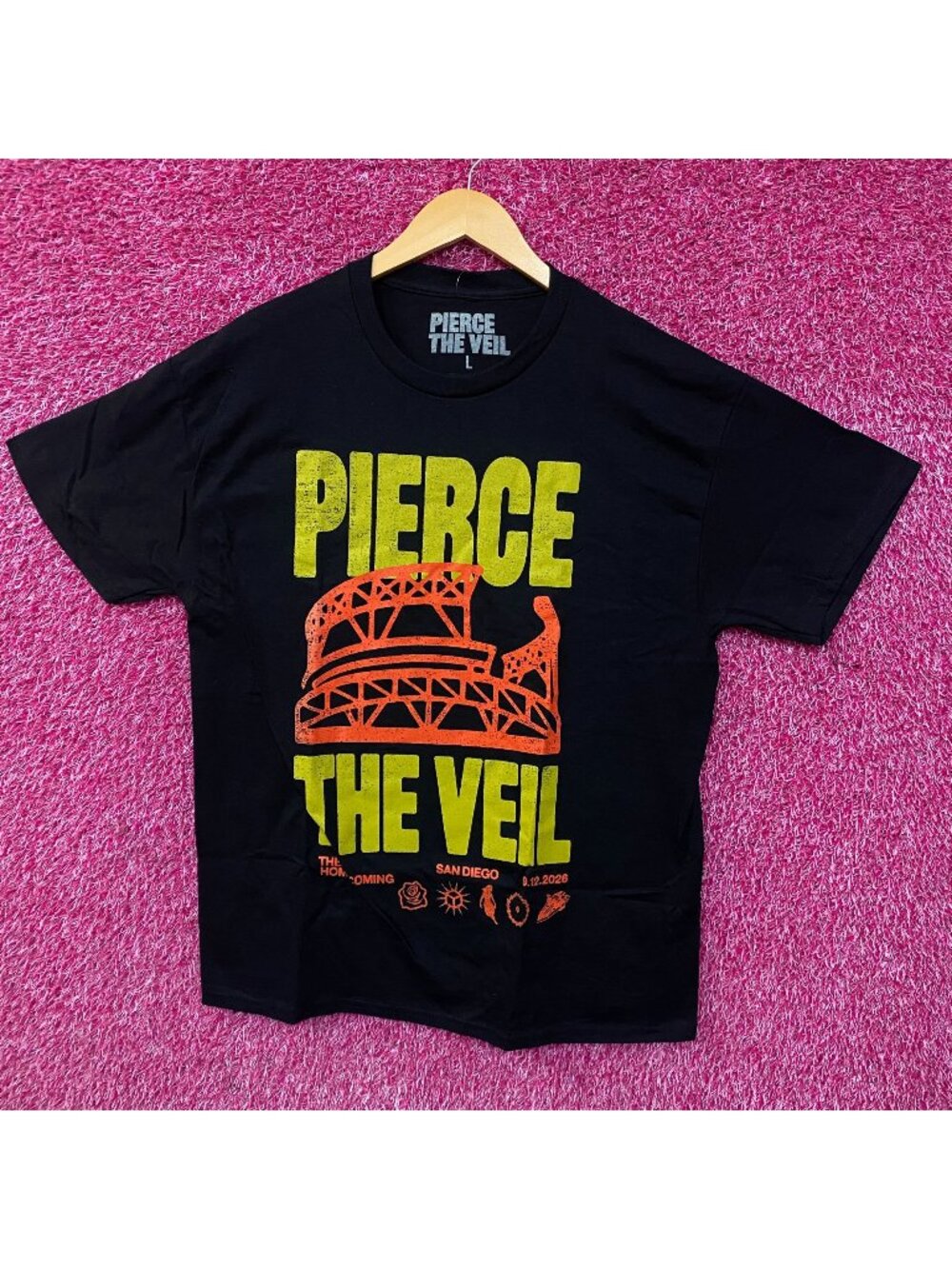 Pierce the Veil "The Homecoming San Diego Petco Park" Graphic T-Shirt Large